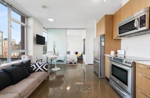 Strathcona Apartment | 1 BR Downtown Beautiful Apartment