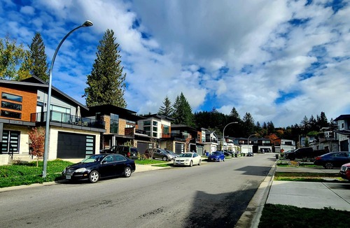 Abbotsford House | 1 - BR Travellers Basement Suite.NO Cleaning fee, Sumas Mountain Rd,Abbotsford
