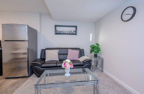 Airdrie Apartment | 1 KING Modern Two Bedroom Secondary Suite in Airdrie Alberta
