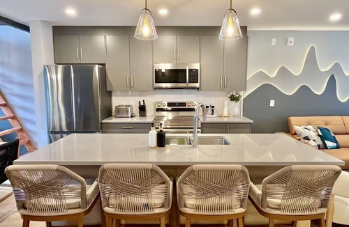 Harvie Heights Condo | 1 Min to Banff Gate Booth |Mountain Views, Loft Net, Kids’ Wall & Design Touches