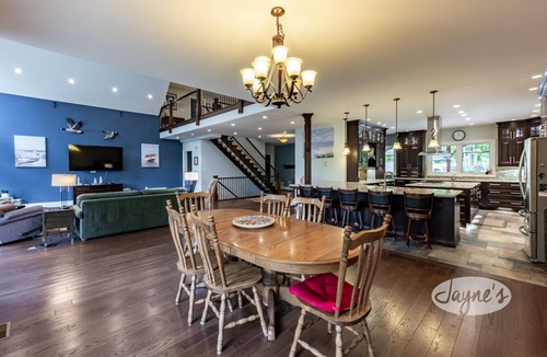 Coldwater Cottage | 10 bed, 7 bath, cottage on Six Mile Lake, level land great for kids!