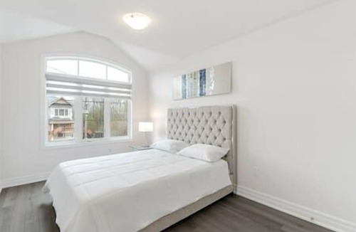 Niagara Falls Villa | 10 min drive from Niagara Falls -Luxury 4BR Villa