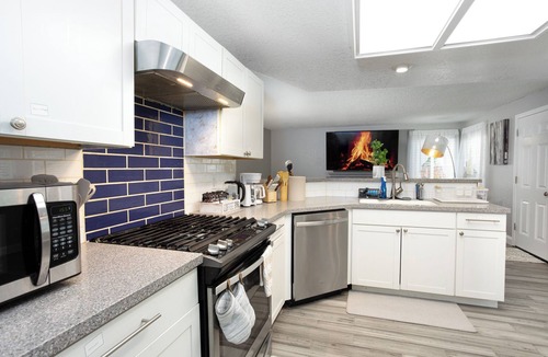 Centennial House | 10 min walk Quincy Reservoir Cherry Creek Willow Creek Park Trail Pet Friendly