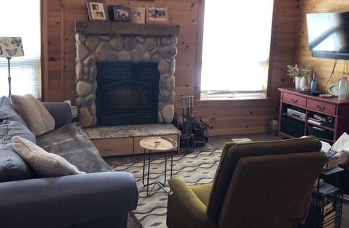 Grand Beach House | 10 minute Walk to Grand Beach Boardwalk