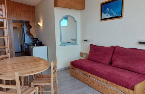 Arc-1800 Apartment | 100m from resort center, 10th floor, view mountain, balcony, tv, 25m², Les Arcs