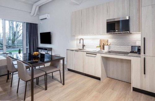 Steveston Hotel | 101 m² Hotel ∙ 3 bedrooms ∙ 13 guests