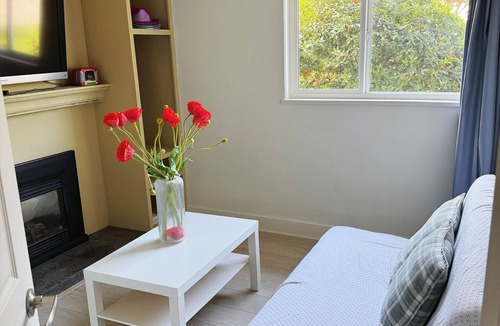 Delta House | 10min to Ferry.30 mins to airport. Family sized separate entrance.Pets-friendly.