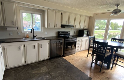Stokes Bay House | #11 - 5 Minute Drive to the Beach! Perfect for a family getaway!