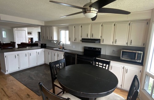Stokes Bay House | #11 - 5 Minute Drive to the Beach! Perfect for a family getaway!