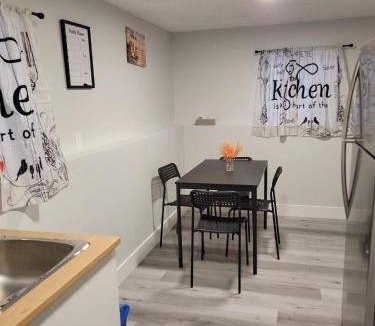 Southwest Edmonton Bed & Breakfast | 11 m² Bed and breakfast ∙ 6 guests
