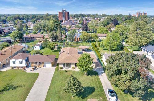 Leamington Apartment | 130 m² Apartment ∙ 3 bedrooms ∙ 6 guests