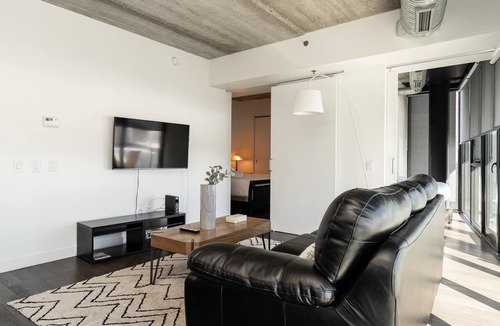 Downtown Winnipeg Condo | (1304)Downtown Glasshouse Radiant 2BR 1BATH + Fast WiFi (311)