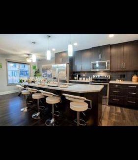 Southwest Edmonton Villa | 135 m² Villa ∙ 4 bedrooms ∙ 8 guests