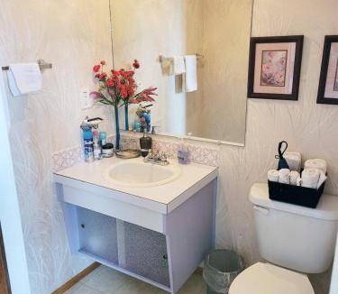 West Edmonton Bed & Breakfast | 14 m² Bed and breakfast ∙ 2 guests
