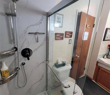 West Edmonton Bed & Breakfast | 14 m² Bed and breakfast ∙ 2 guests