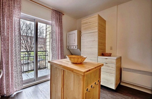 Rosemont-La Petite-Patrie Apartment | #141 Bright,Comfortable & Renovated APT in Rosemont
