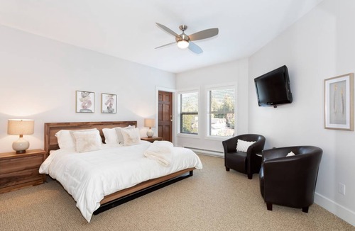 Blackcomb House | 149 m² House ∙ 3 bedrooms ∙ 8 guests