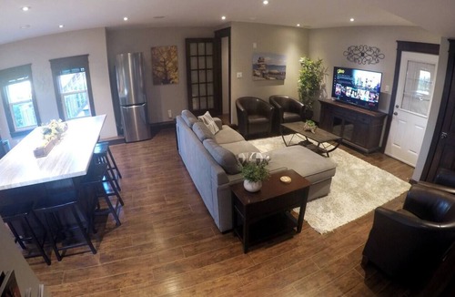 Perth South House | 1500 sf: 2 level, cozy, modern guest suite. private entry. close to amenities