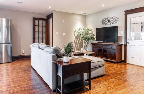 Perth South House | 1500 sf: 2 level, cozy, modern guest suite. private entry. close to amenities