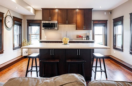 Perth South House | 1500 sf: 2 level, cozy, modern guest suite. private entry. close to amenities