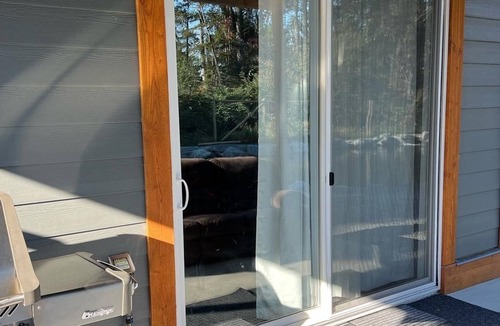 Shawnigan Lake House | 1500 sq ft Deluxe suite with swimming pond. Minutes to Shawnigan Lake