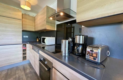 Les Menuires Apartment | 150m from shops, floor -1, balcony, tv, ski locker, 45m², Les Menuires