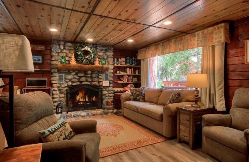 North Wawona Ski Chalet | 16 Chipmunks Holiday
