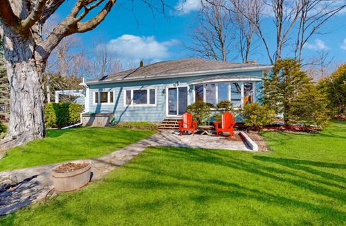 Innisfil Cottage | 167 m² Cabin ∙ 2 bedrooms ∙ 8 guests