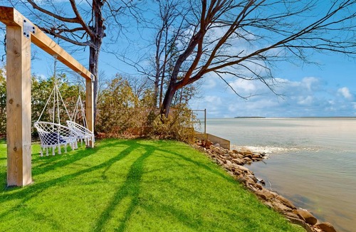 Innisfil Cottage | 167 m² Cabin ∙ 2 bedrooms ∙ 8 guests