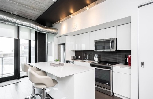 Downtown Winnipeg Condo | (1703)Downtown Glasshouse Sophisticated 2BR1BATH +Fast WiFi(311)