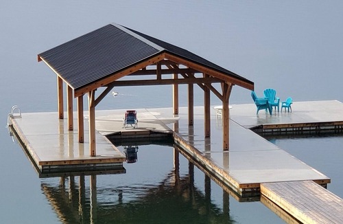 Sproat Lake House | 173 feet of beach, 1.6 acre property, privacy and relaxation at the lake!