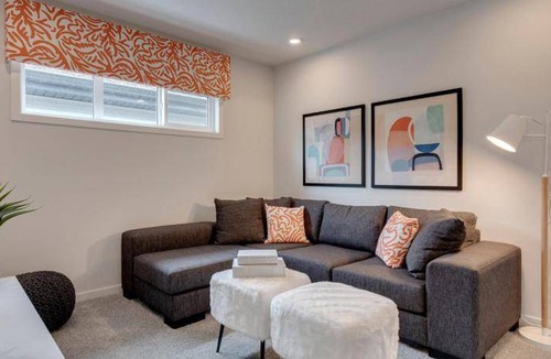 Southeast Calgary House | 177 m² House ∙ 3 bedrooms ∙ 8 guests