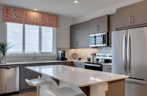 Southeast Calgary House | 177 m² House ∙ 3 bedrooms ∙ 8 guests