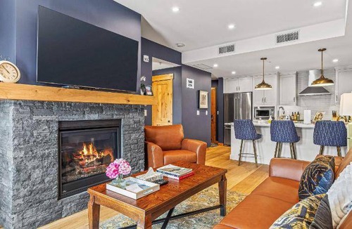 Canmore Apartment | 180 m² Serviced apartment ∙ 4 bedrooms ∙ 12 guests