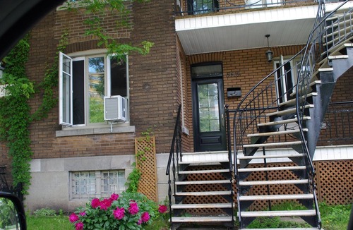 Verdun Apartment | 1800 Sq. Ft, 5 bedrooms, 7 beds, 2 bathrooms, backyard, nice finished bassement