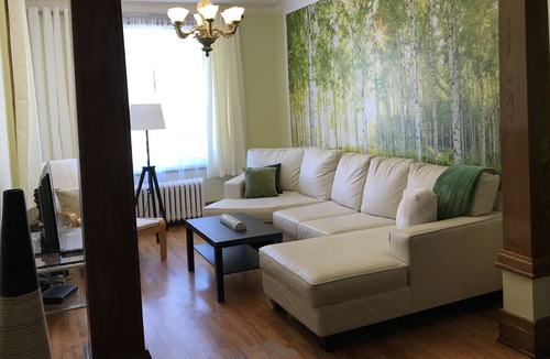 Verdun Apartment | 1800 Sq. Ft, 5 bedrooms, 7 beds, 2 bathrooms, backyard, nice finished bassement