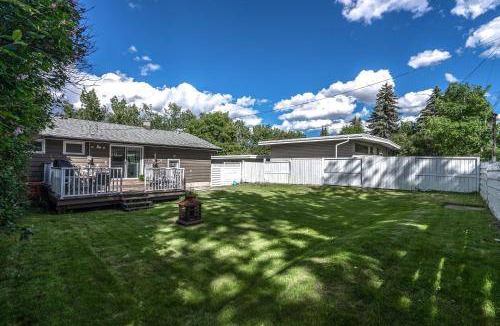 Southwest Calgary Bed & Breakfast | 181 m² Bed and breakfast ∙ 4 bedrooms ∙ 13 guests