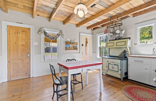 Lunenburg County House | 1880s home with modern amenities in West Lahave