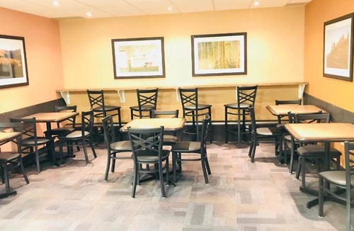 Red Deer Hotel | 193 m² Hotel ∙ 6 guests