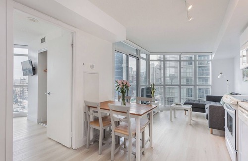 CityPlace Apartment | 1BR Apartment in Toronto close to CN tower and Rogers Centre
