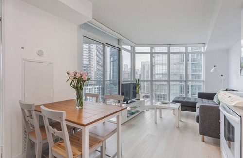 CityPlace Apartment | 1BR Apartment in Toronto close to CN tower and Rogers Centre