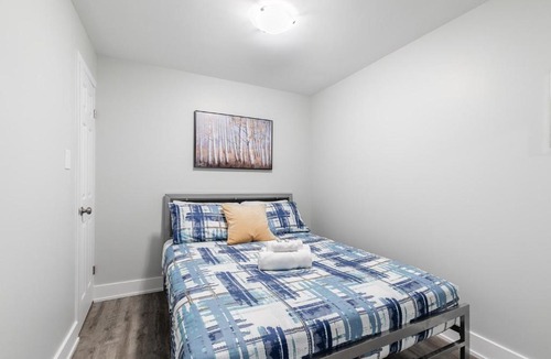 Central Hamilton Apartment | 1BR - Boutique Apt with Netflix - Prime Location