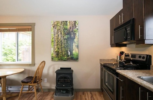 Port Renfrew Cottage | 1BR - Garden View - Sauna - Sleep up to 4