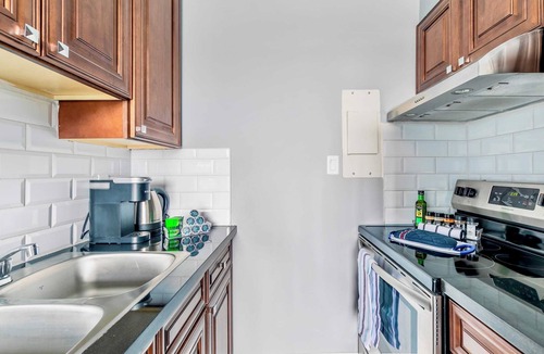 Rosedale Apartment | 1BR Glenview West Apt with Patio - Near Downtown!