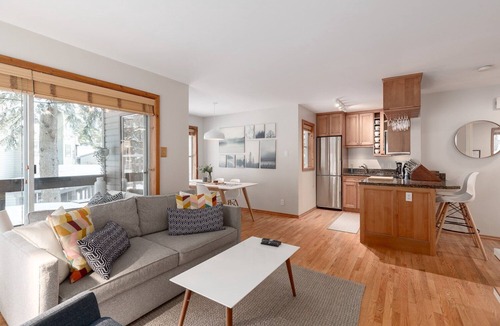 Whistler Creekside Condo | 1BR | Powderview - Creekside | Bright and Cozy | Private Bike/Ski Storage | Free Parking