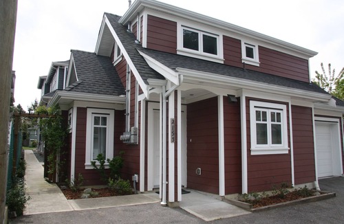 Arbutus Ridge House | 2 bd, 1.5 bathroom cottage at Vancouver Traveller B&B