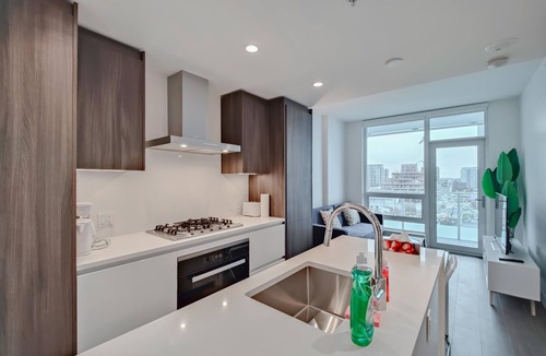 Richmond City Centre Condo | 2-BDR&1-Bath | 550 sq.ft | AC | Next to Skytrain