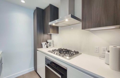 Richmond City Centre Condo | 2-BDR&1-Bath | 550 sq.ft | AC | Next to Skytrain