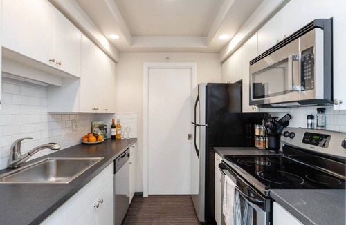 Downtown Vancouver Condo | 2 Bdrm Condo With Views of the Ocean