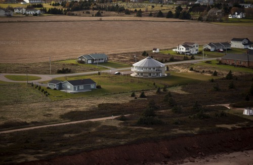 North Rustico Condo | 2 BDRM OCEAN/BEACH FRONT ROTATING CONDO!